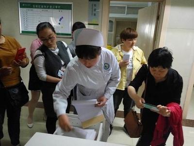 漯河市郾城區(qū)衛(wèi)生計生委強化基層醫(yī)療機構(gòu)優(yōu)質(zhì)護理服務(wù)